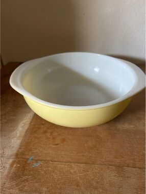 Pyrex yellow bowl